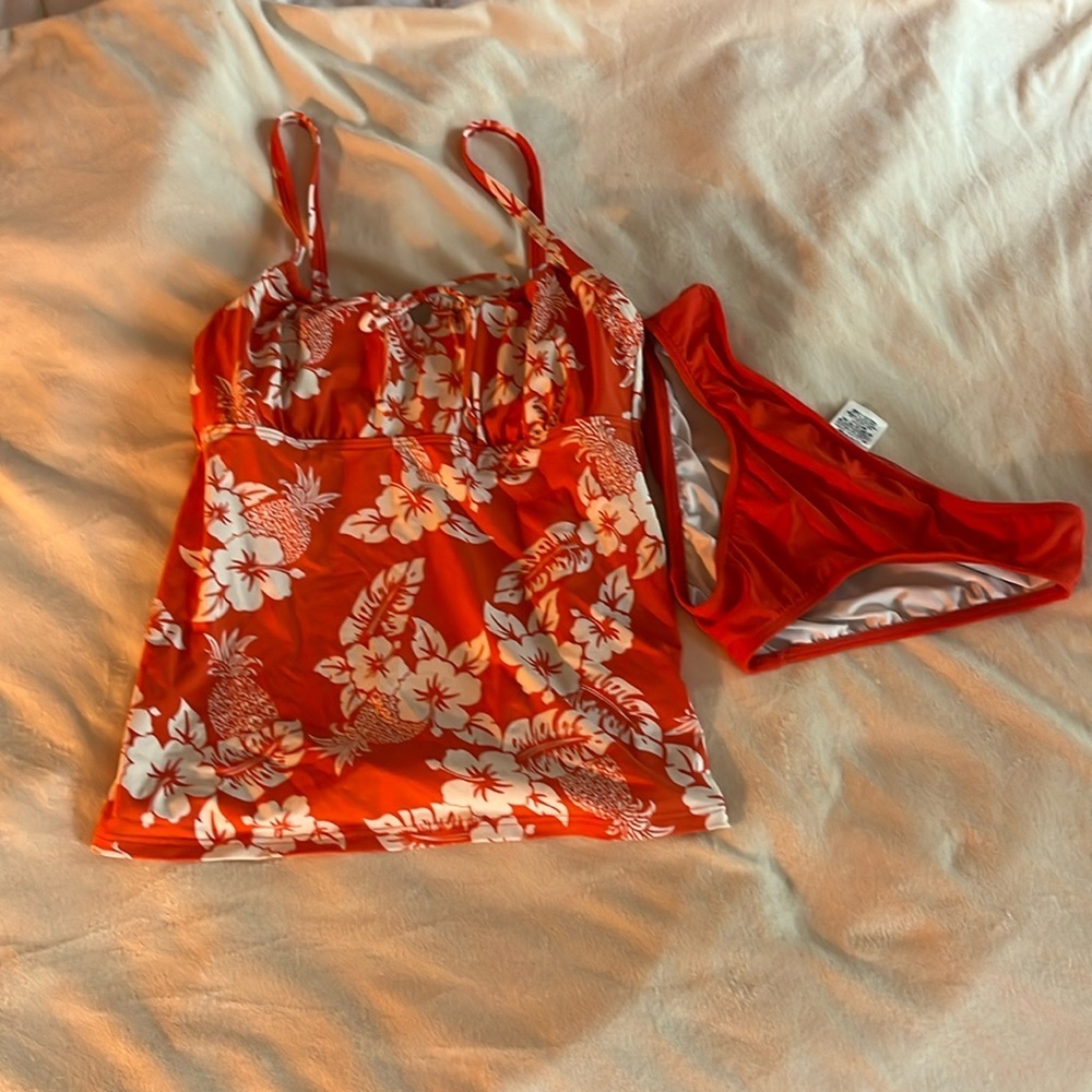 SUPER CUTE GREAT CONDITION LANDS END FLORAL SWIM SET🌺🌅❤️